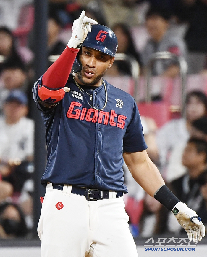 '6월 타율 0.538 실화인가' KBO 신기록 보유자, 올해는 무려 2…