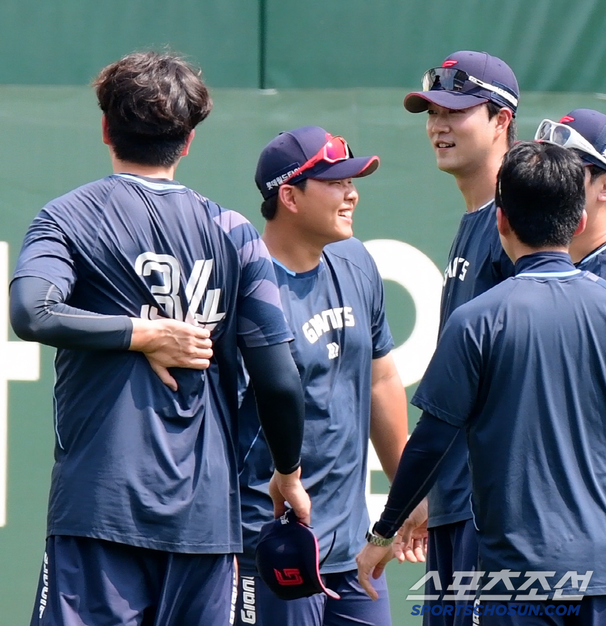 1군 콜업 윤성빈의 '159km 등짝 스매싱', 불쌍한 김원중...얼마나…