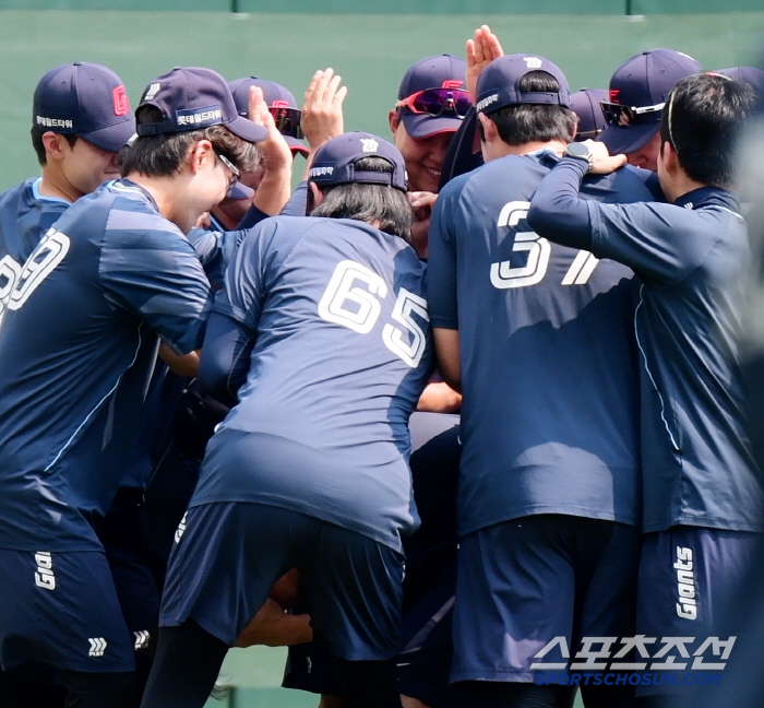1군 콜업 윤성빈의 '159km 등짝 스매싱', 불쌍한 김원중...얼마나…