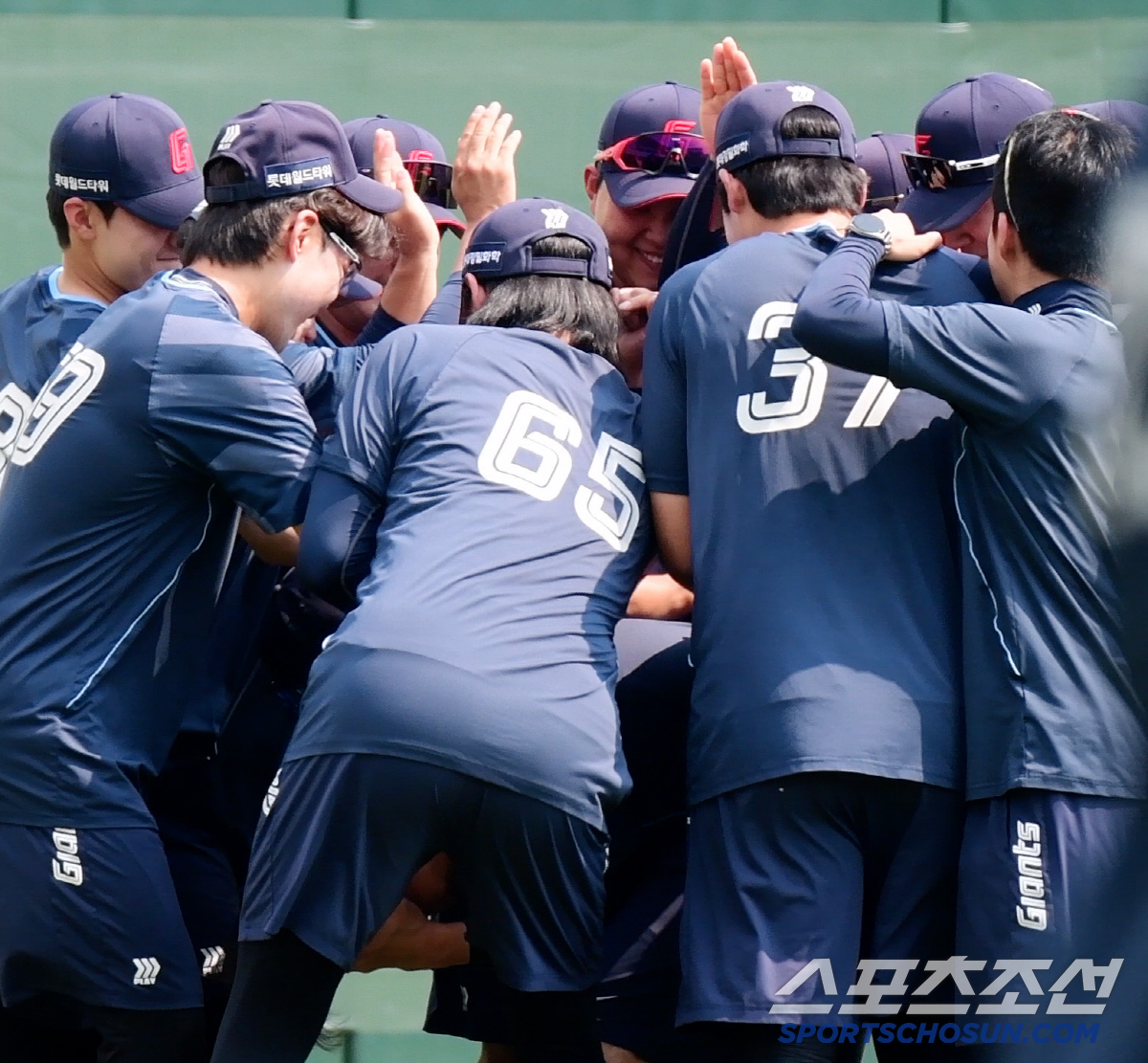 1군 콜업 윤성빈의 '159km 등짝 스매싱', 불쌍한 김원중...얼마나…