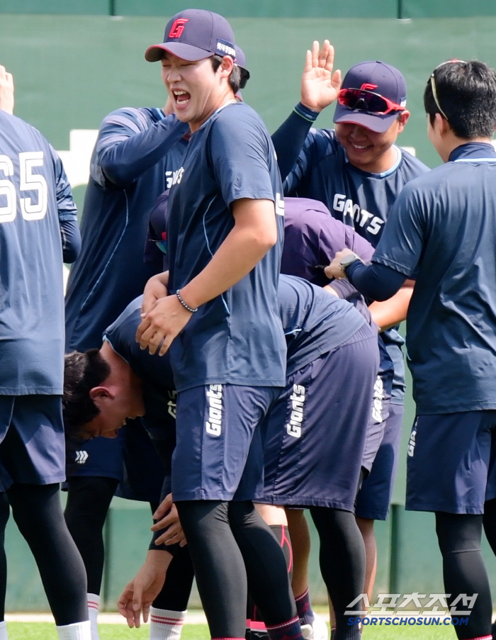 1군 콜업 윤성빈의 '159km 등짝 스매싱', 불쌍한 김원중...얼마나…