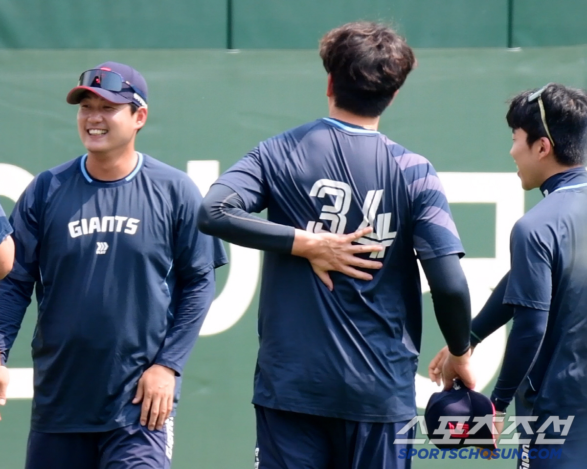 1군 콜업 윤성빈의 '159km 등짝 스매싱', 불쌍한 김원중...얼마나…