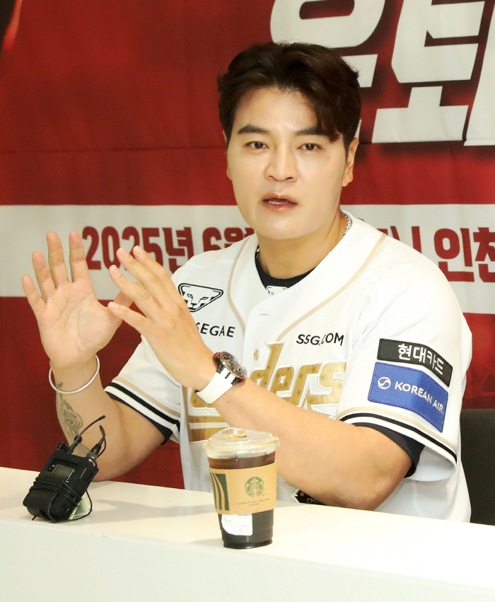 "마 울지말고 말 똑띠해라!" 이대호가 추신수 은퇴식에 전한 조언 [기자…