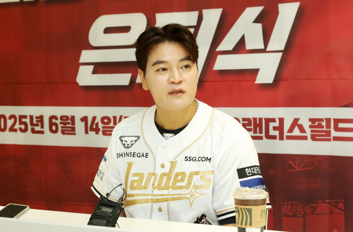 "마 울지말고 말 똑띠해라!" 이대호가 추신수 은퇴식에 전한 조언 [기자…