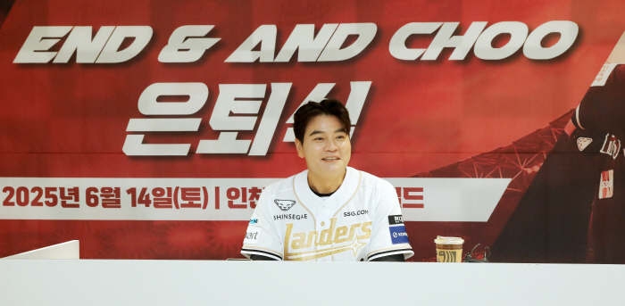 "마 울지말고 말 똑띠해라!" 이대호가 추신수 은퇴식에 전한 조언 [기자…