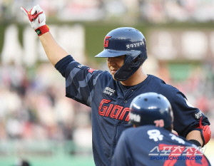 형들 미쳤다! 전준우 김민성 4타점 롯데 → '추신수 은퇴식' SSG 4-2 꺾고 3연승 질주!