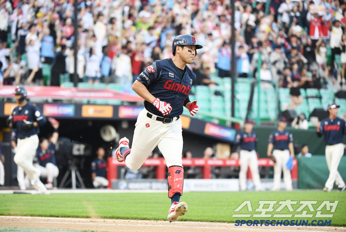 '윤나두황' 빠져도 이렇게 세다니! → 캡틴 전준우도 두렵다 "다 오면 …