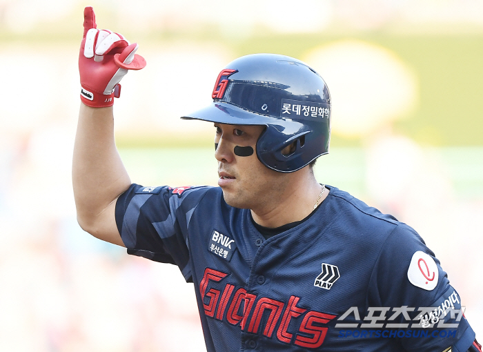 '윤나두황' 빠져도 이렇게 세다니! → 캡틴 전준우도 두렵다 "다 오면 …