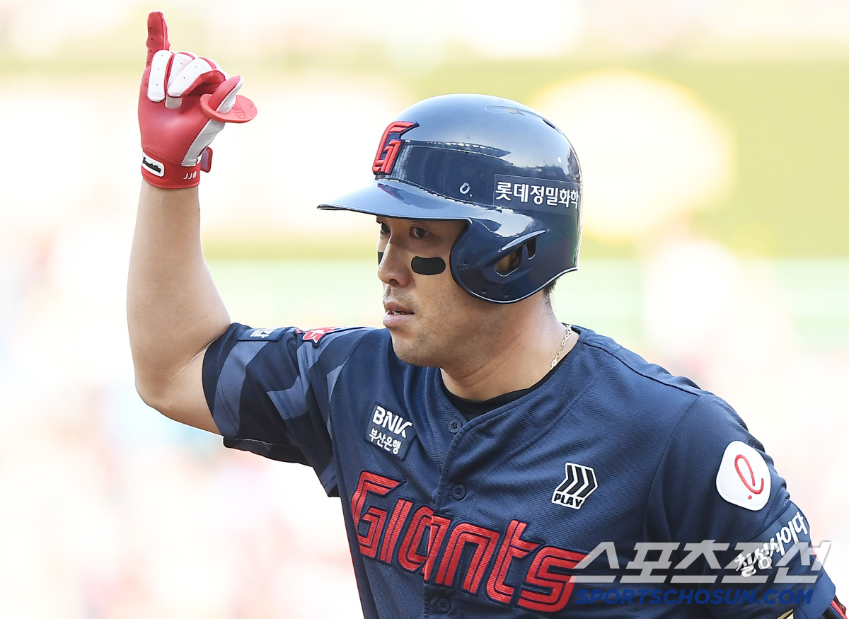 '윤나두황' 빠져도 이렇게 세다니! → 캡틴 전준우도 두렵다 "다 오면 …