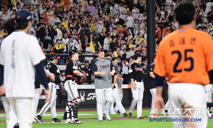 '미리보는 KS' 사생결단 1,2위 명품 맞대결, 연장 11회 혈투 끝 2-2 무승부