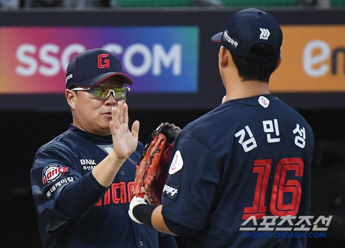 '겸손 또 겸손' 롯데 김민성, 37세 베테랑 이 맛에 쓴다! → 