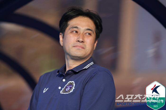 '믿었던 안데르손의 PK실축'수엡,'모따 멀티골'안양에 1대2역전패...…