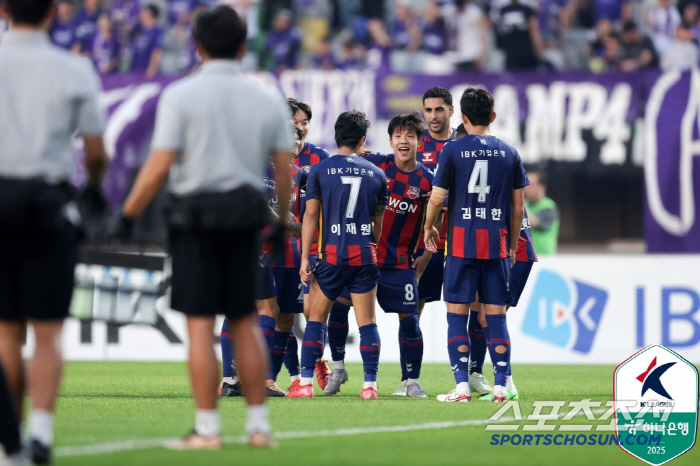 '믿었던 안데르손의 PK실축'수엡,'모따 멀티골'안양에 1대2역전패...…