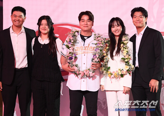 "4년 밖에 안 뛰었는데.." 추신수 성대한 은퇴식 → SSG '컬쳐 체…