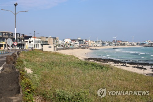 [해안사구의 재발견] ② '핫플' 제주 월정해변, 개발 광풍에 사구 70% 파괴