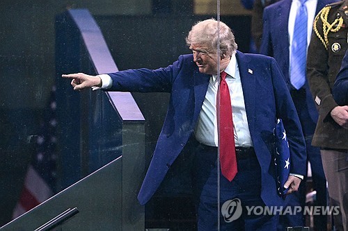 트럼프 "이란, 미국 공격하면 전례없는 수준 보복" 경고