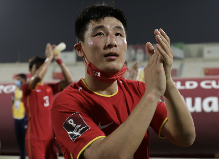 '14억 中 축구 팬 마음 와장창'...'중국의 손흥민' 월드컵 한 번 …