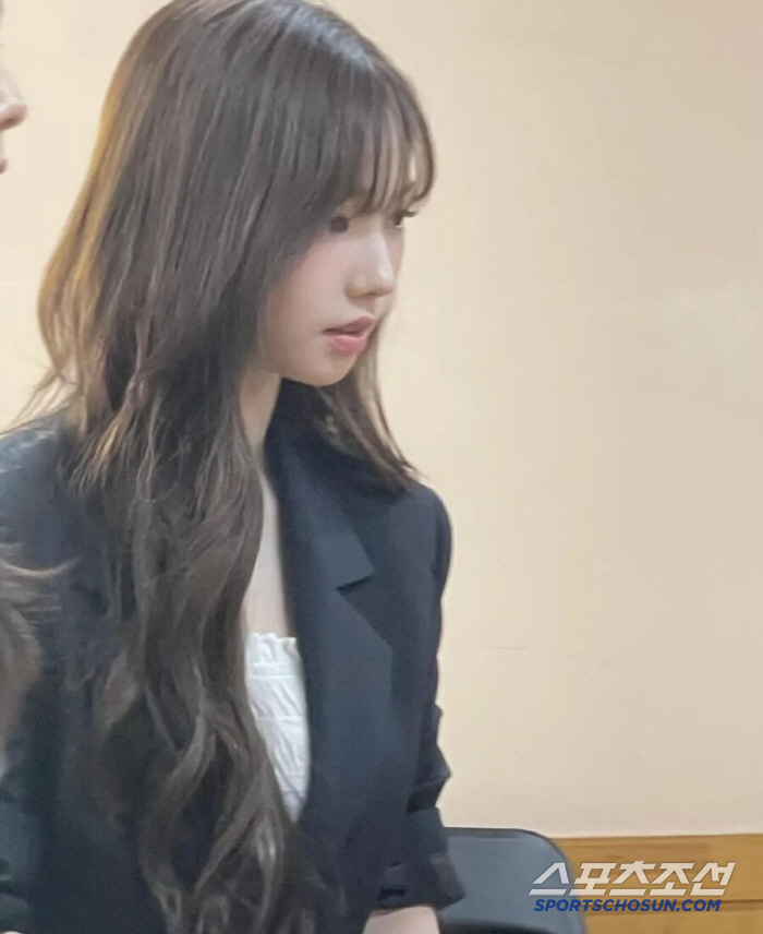 청순한 카리나, 결혼식 떴다! 친언니 예식 참석한 '역대급 여동생'