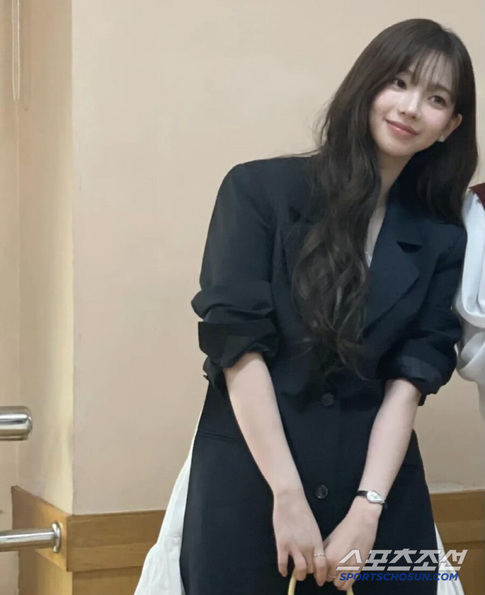 청순한 카리나, 결혼식 떴다! 친언니 예식 참석한 '역대급 여동생'
