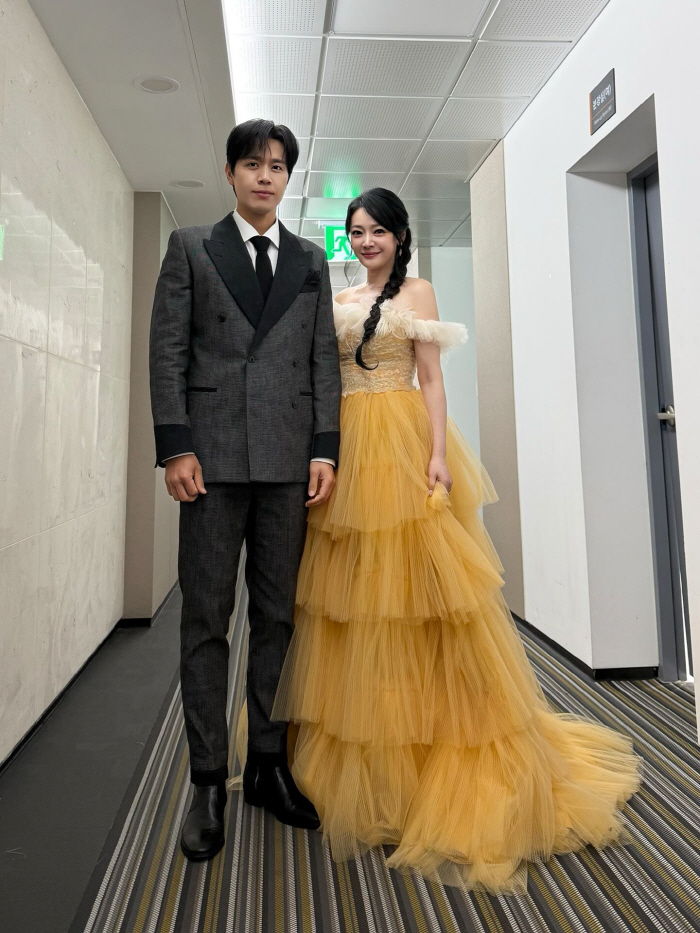 [SCin스타] 김소현♥손준호, 전주서 빛난 부부 케미…김호영과 유쾌한 한 컷
