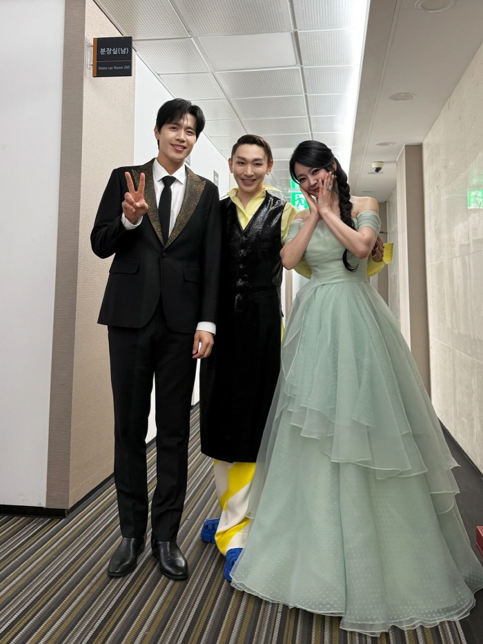 [SCin스타] 김소현♥손준호, 전주서 빛난 부부 케미…김호영과 유쾌한 …