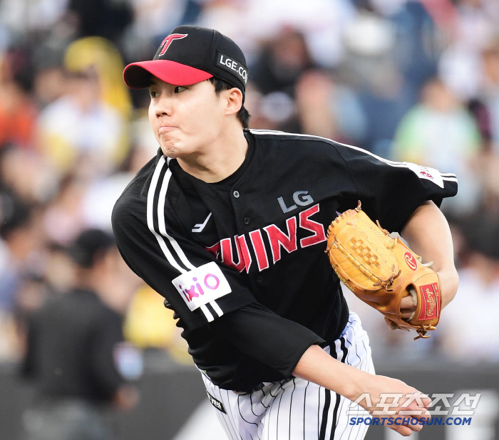'폰세 이겼다.' 1회 2안타→6회까지 노히트. 141㎞ 직구로도 6이닝 무실점. 0.5G차 1위 지킨 빅게임 투수 또 입증한 50억 FA[SC 포커스]