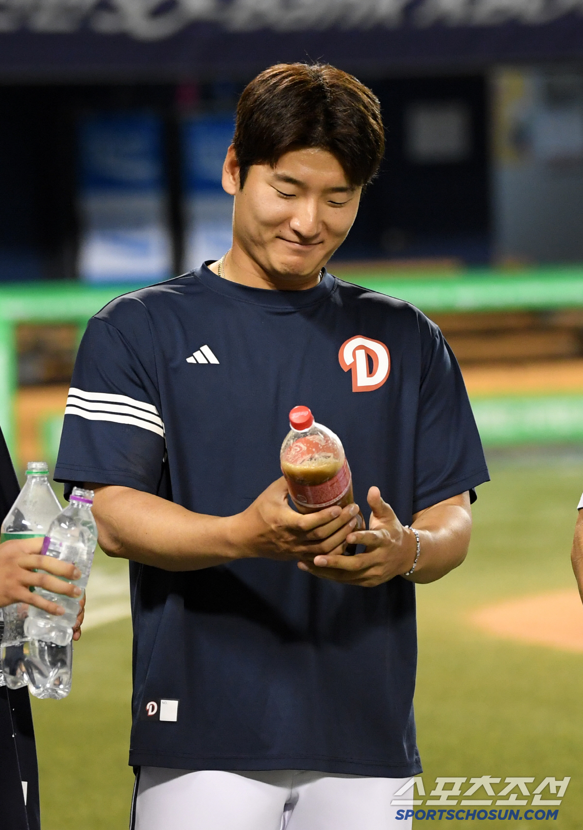 [두산 관전평] "제가 너무 늦게 왔죠" 에이스는 웃지 못했다 → 재건 …