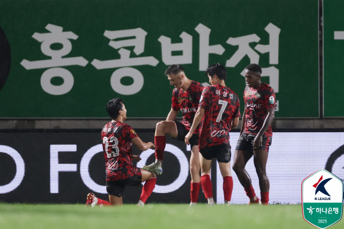 '선방쇼' 최필수 넘은 김포, 득점혈 뚫었다...디자우마 데뷔골+시즌 최…
