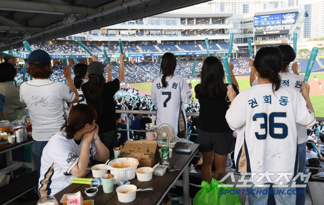 "연고지 옮기면 우리는 우짭니꺼" NC는 기다린다 '창원시, 6월말까지 …