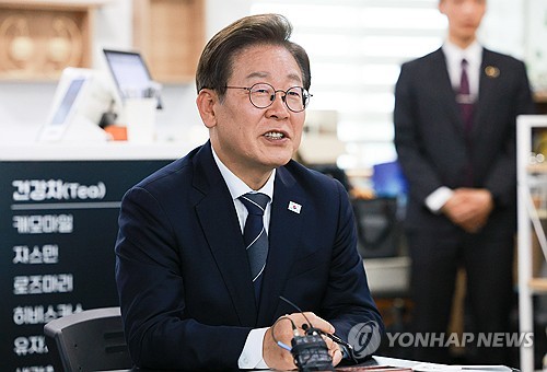 李대통령 첫 국정지지율 58.6%…민주 49.9%·국힘 30.4%[리얼미터](종합)