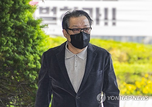 '통일교 선물' 샤넬백, 신발로 바꾼 정황…'신데렐라 수사' 되나