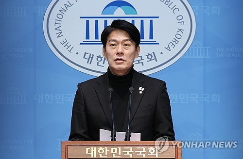 與 "尹정권 퇴행외교 복구 첫 발걸음…'돌아온 대한민국' 상징"