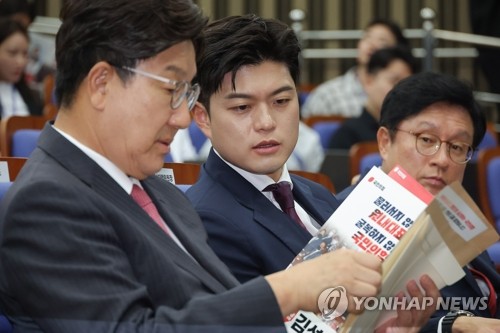국힘 "김민석, 스폰서와 정치적 자웅동체…후보 자진사퇴해야"