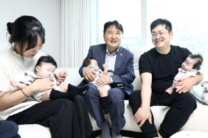 김영환 충북도지사, 세쌍둥이 가정에 따뜻한 응원 전해