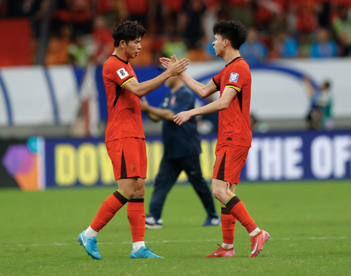 '축구도 못하면서 돈만 밝힌다!'...WC 6회 연속 탈락→前 중국 국가…
