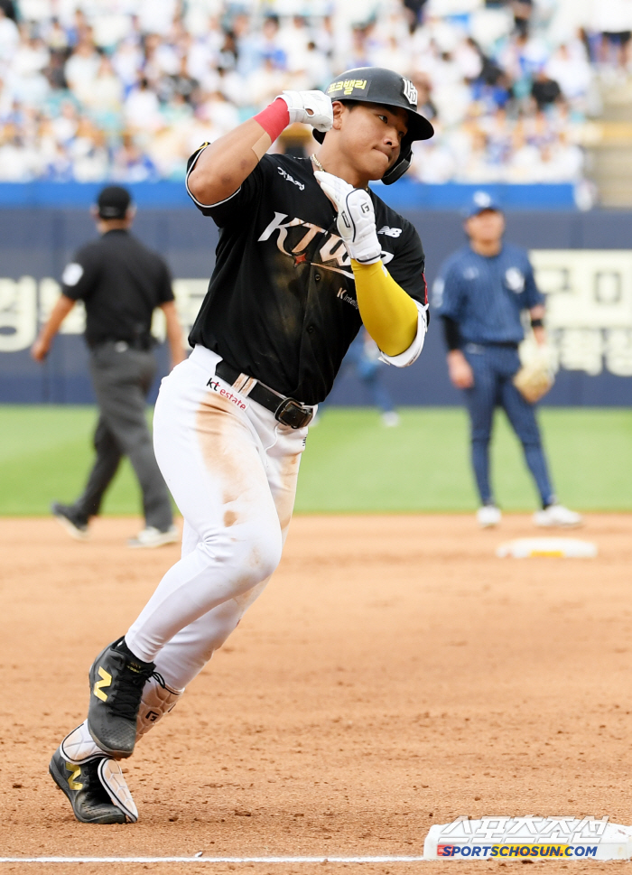 '괴력의 근육맨' 라팍도 좁았던 안현민의 비거리 130m 투런포...김상…