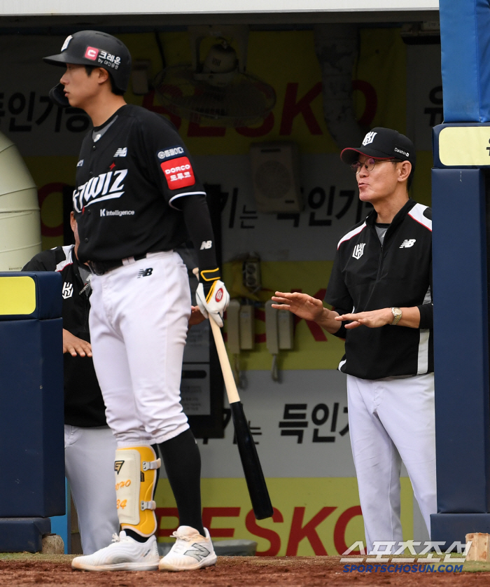 '괴력의 근육맨' 라팍도 좁았던 안현민의 비거리 130m 투런포...김상…