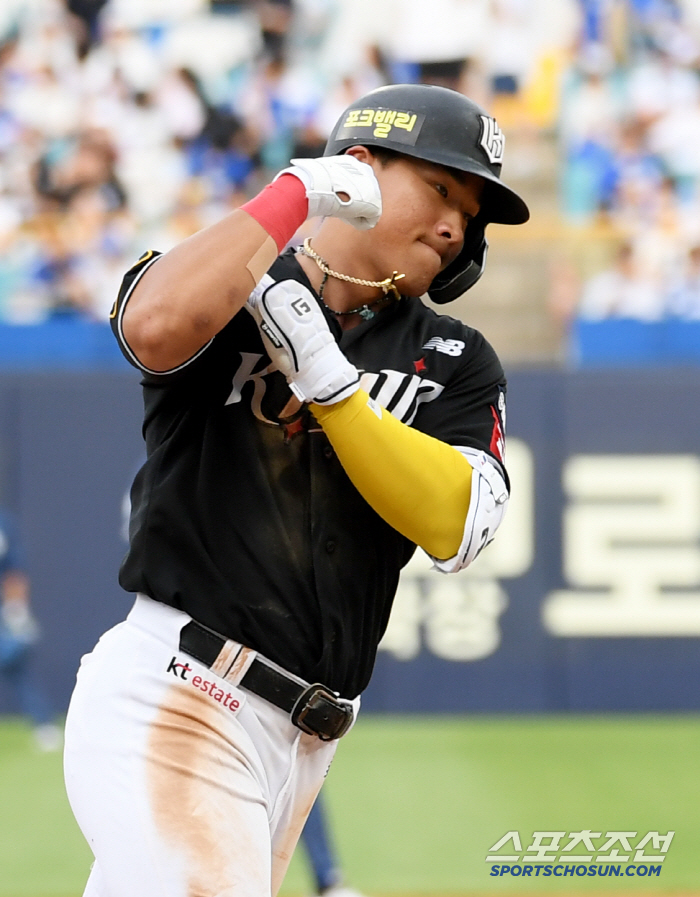 '괴력의 근육맨' 라팍도 좁았던 안현민의 비거리 130m 투런포...김상…