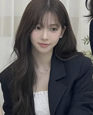 에스파 카리나, 의상부터 잘못했네…이러니 '예쁜 언니' 결혼식 민폐하객[SC이슈]