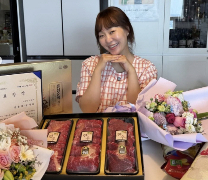 [SCin스타] "진정한 애국" '5형제맘' 정주리, 고양시 표창…한우·…