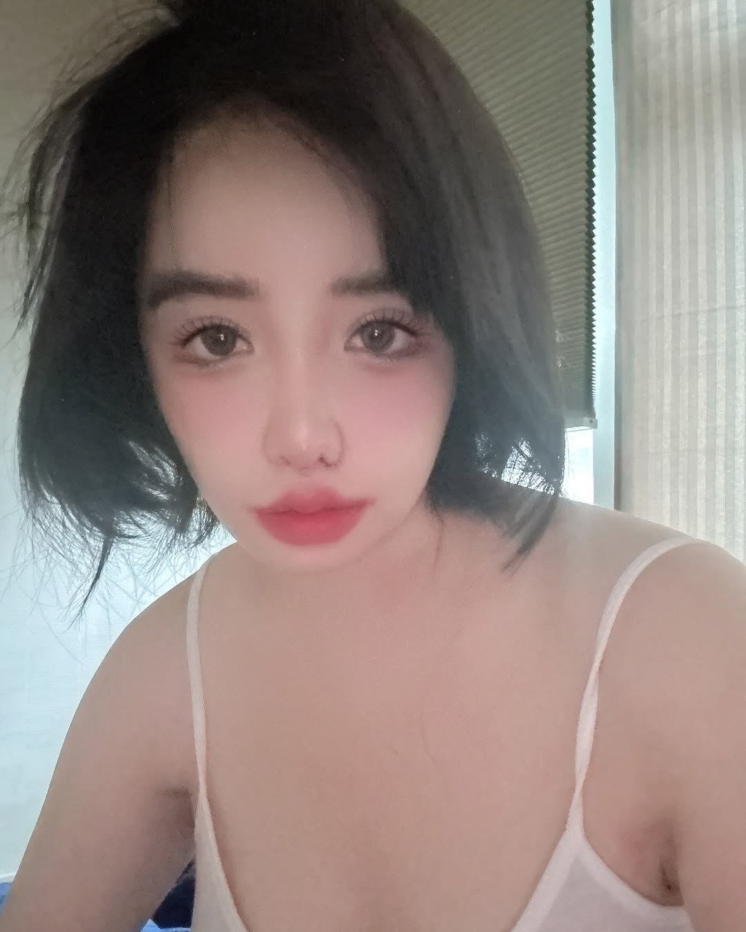 박봄, 필터 없이 아침 '부기 NO' 리얼 민낯...11kg 감량 후 미…