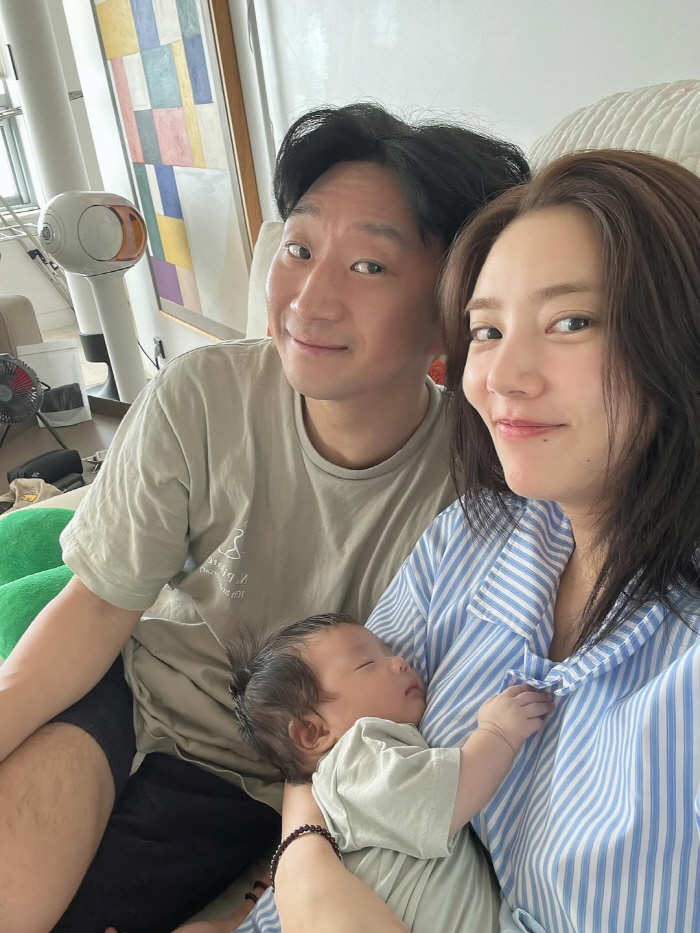 [SCin스타] 독박육아로 완성한 탄탄한 등근육..'이규혁♥' 손담비, …