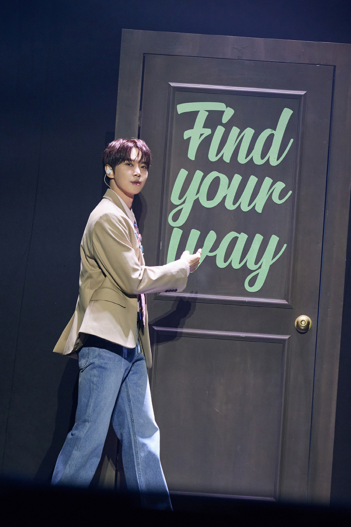 NCT 도영, 1만 8천 팬들과 솔로투어 '문' 열었다…'도어스' 서울공…
