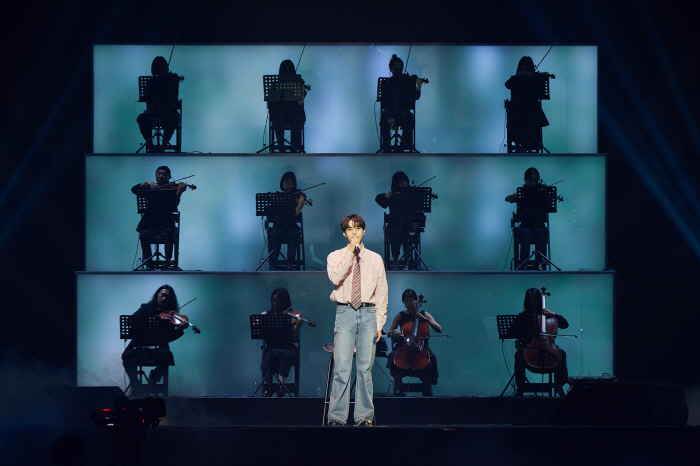 NCT 도영, 1만 8천 팬들과 솔로투어 '문' 열었다…'도어스' 서울공…