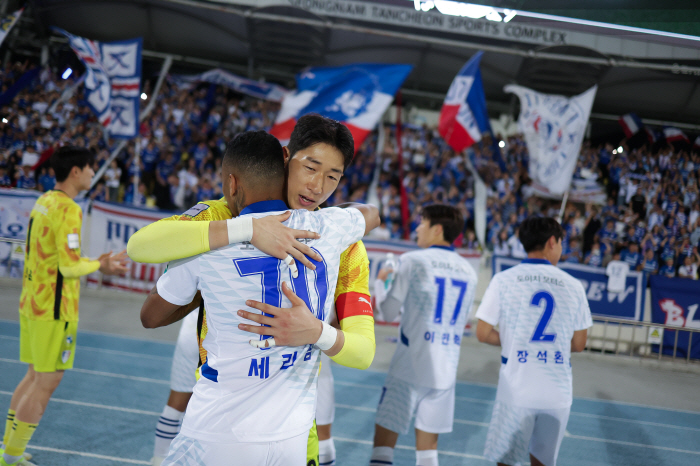 2부 경기에 2만관중이라니…수원+인천 쌍두마차가 끄는 '역대 최다 페이스…