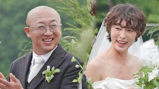 최여진♥김재욱, 웨딩 시계 빠지고 부상까지…크루즈 결혼식 대소동