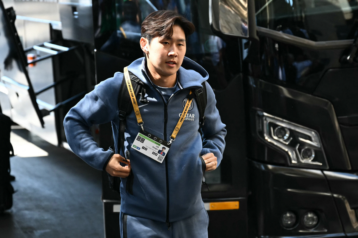 'PSG 합류 첫 PK 득점' 이강인 또 韓 새 역사…'새단장' 클럽 월…