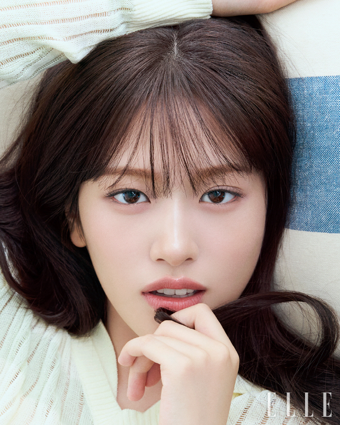 "안유진 말고 유진이와 커피 한 잔 하실래요?"…청량美 넘치는 미모 자랑
