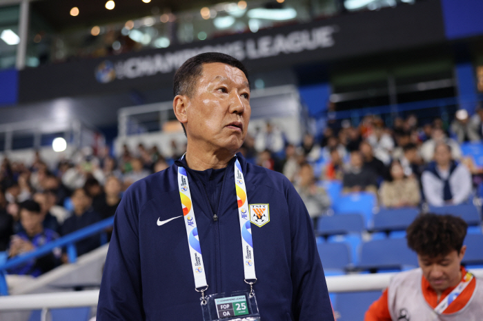 한국 감독 모시겠다더니…中, 동아시안컵 포기? "대행 체제 유력"…독이 …
