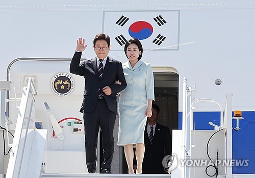 李대통령, G7 회의 열리는 캐나다 도착…정상외교 데뷔전